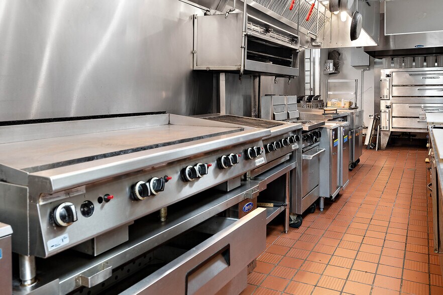 More Photos Of 12849 Ocean Gtwy, Ocean City Restaurant For Sale