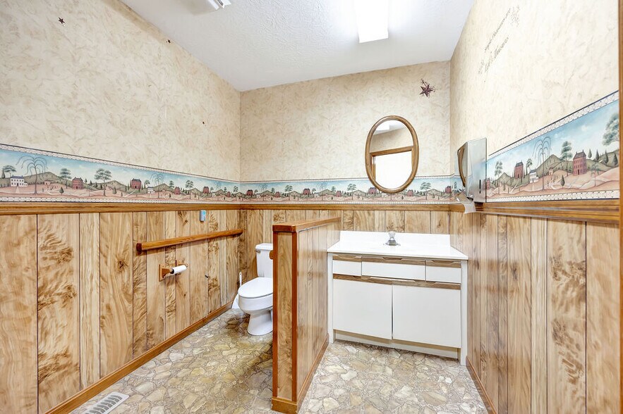 More Photos Of 1 Marty Ln, West Alexandria Medical For Sale