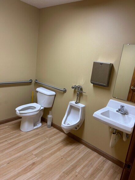 More Photos Of 8517 N Dixie Dr, Dayton Medical For Lease