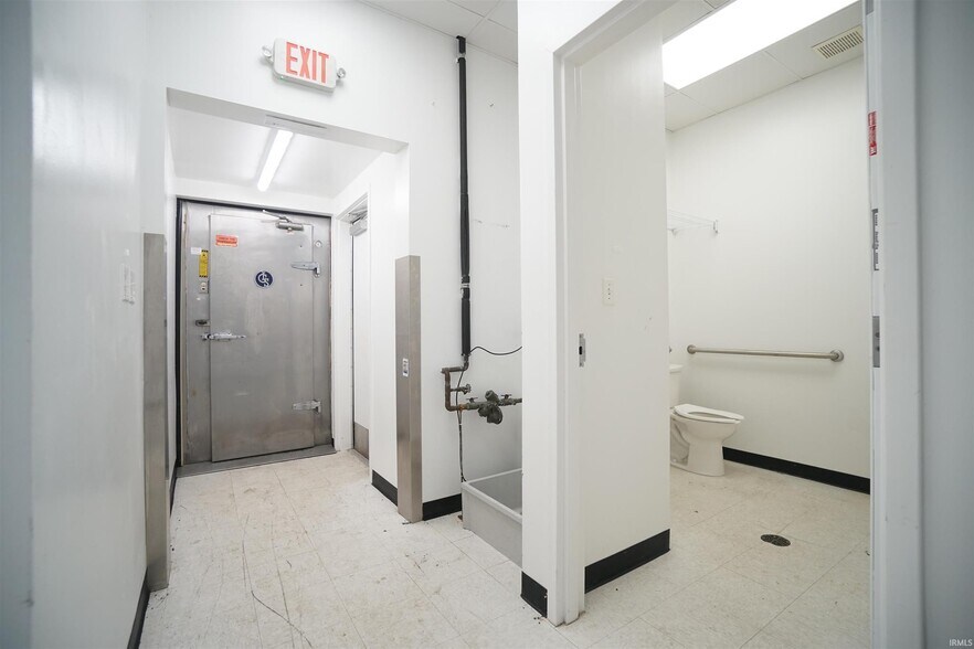 More Photos Of 2950 Frontage Rd, Warsaw Restaurant For Sale