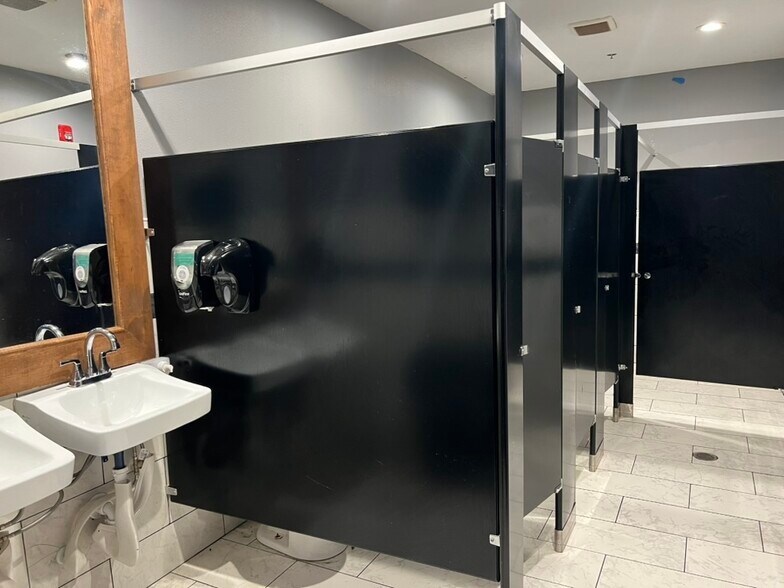 More Photos Of 2301 Crutchfield St, Chattanooga General Retail For Sale