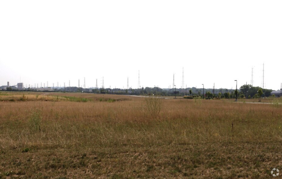 More Photos Of 939 RT 1, Edison Unknown For Lease