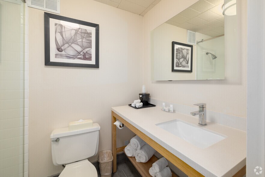 More Photos Of 7195 Eastwood Dr, Beaver Falls Hotel For Sale