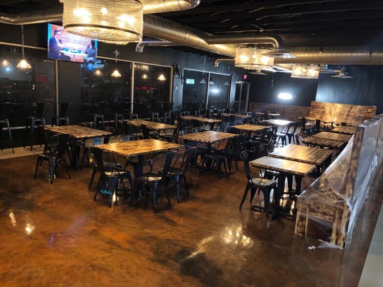 More Photos Of 1600 N Interstate 35 E, Lancaster Storefront Retail Office For Lease