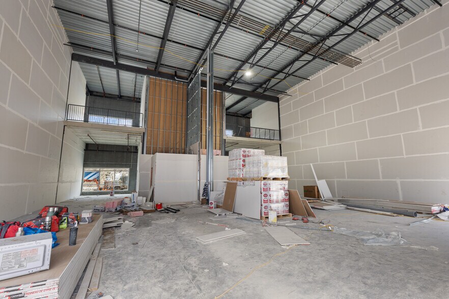 More Photos Of 2648 W Kelowna Rd, West Kelowna Showroom For Sale