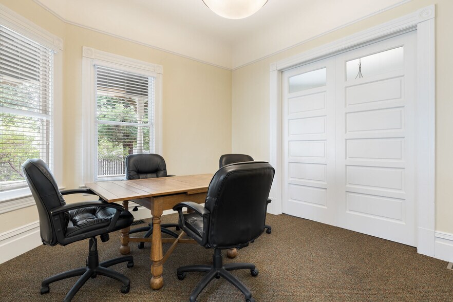 More Photos Of 531 1/2 E Washington St, Petaluma Office For Sale