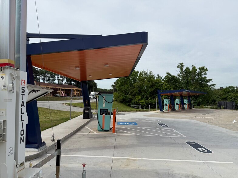 More Photos Of 5043 Frontage Rd, Forest Park Restaurant For Lease