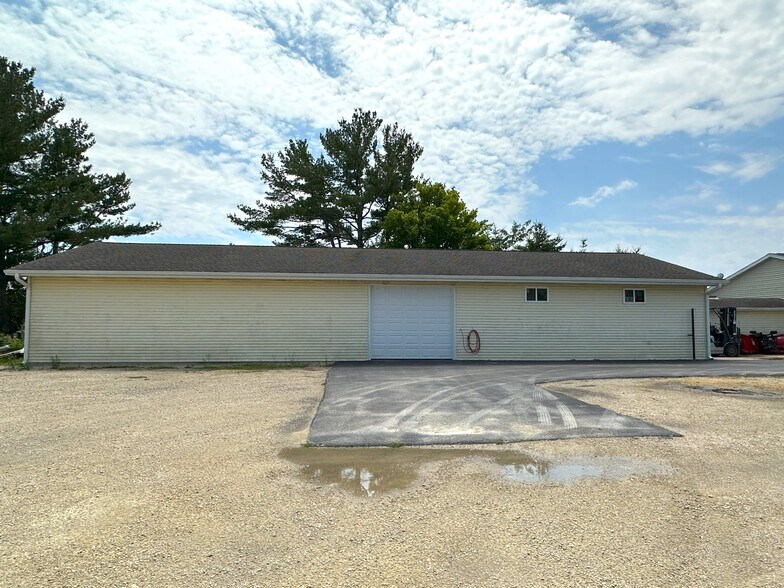 More Photos Of 1947 N Lyford Rd, Rockford Self Storage For Lease