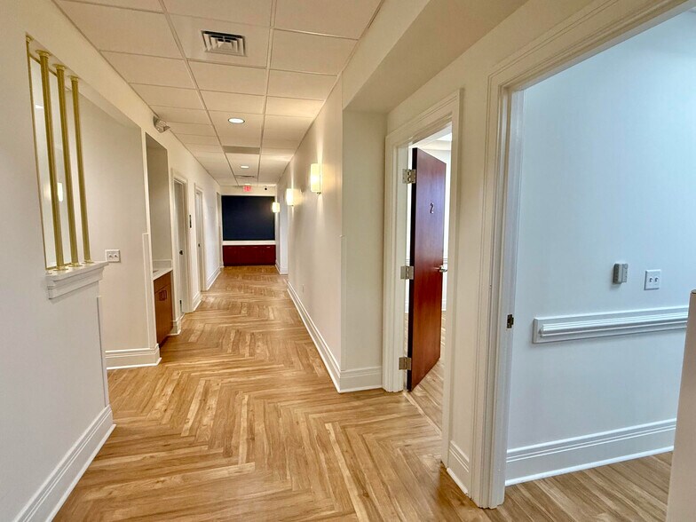 More Photos Of 76 Peachtree Rd, Asheville Medical For Lease