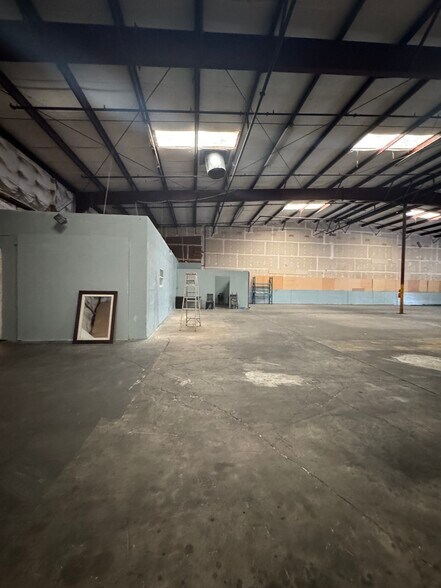 More Photos Of 11435 Rocket Blvd, Orlando Warehouse For Lease