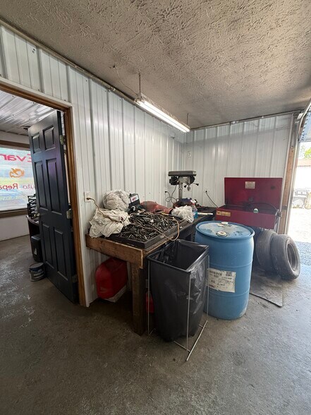 More Photos Of 916 Pleasant Grove Rd, Westmoreland General Retail For Sale