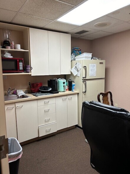 More Photos Of 140 Strollings Ave, Logan Office For Sale