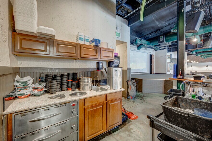 More Photos Of 922-926 Victorian Ave, Sparks General Retail For Sale