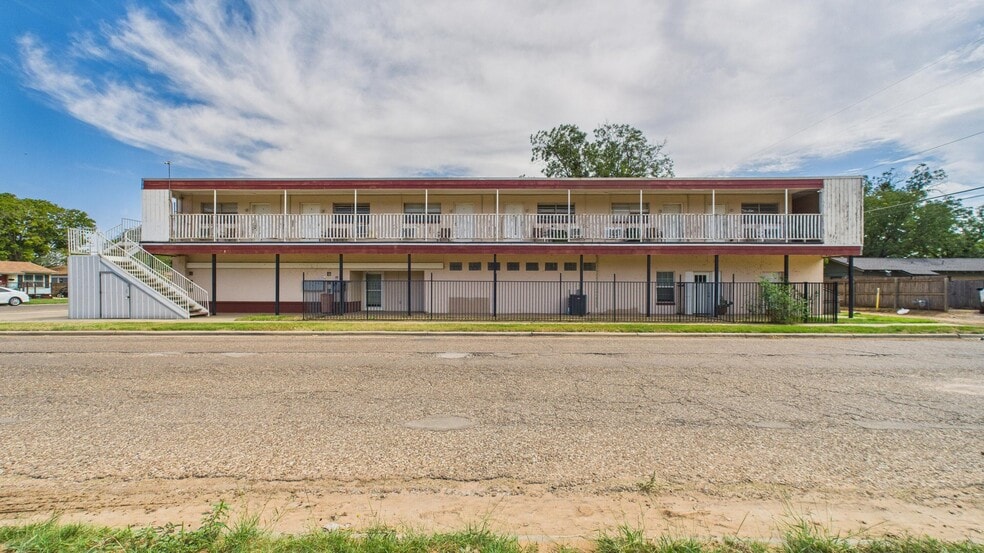 More Photos Of 2123 15th St, Lubbock Apartments For Sale