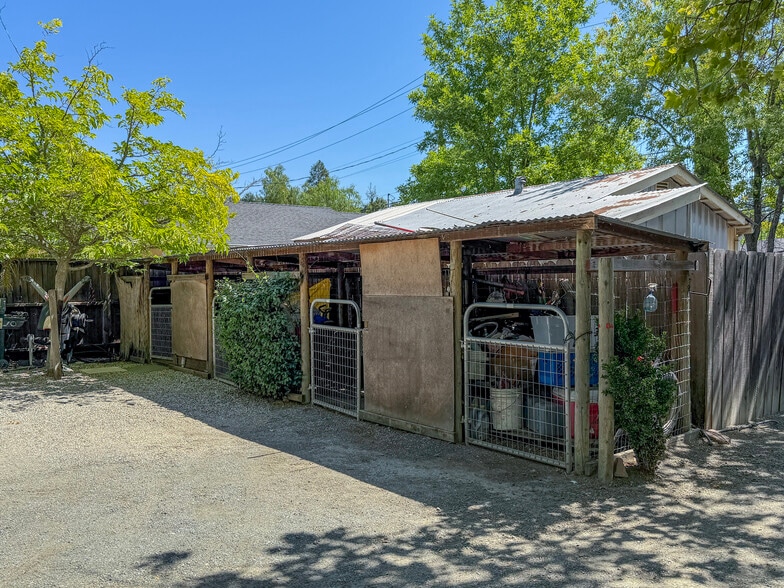 More Photos Of 1701 Lake St, Calistoga Apartments For Sale