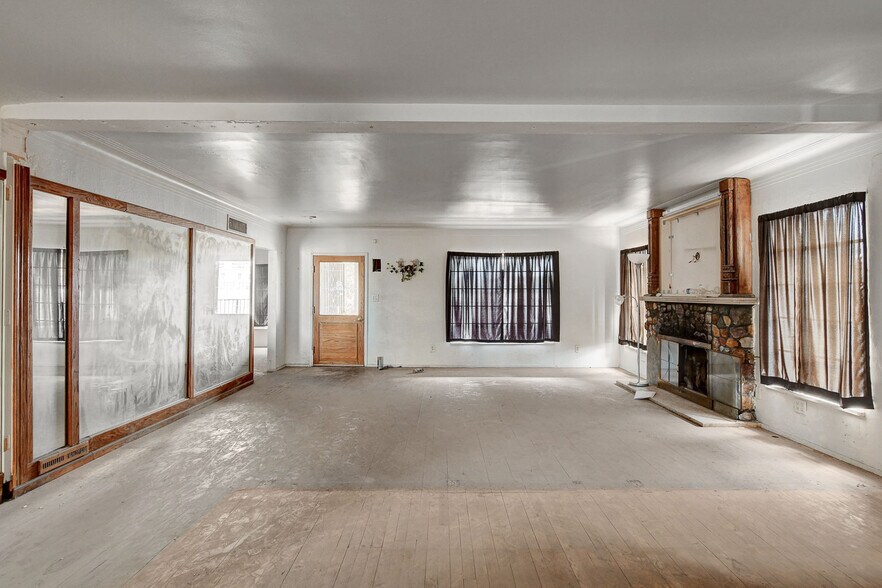 More Photos Of 901 E Ogden Ave, Las Vegas General Retail For Sale