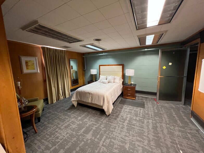 More Photos Of 136 Center St, Old Town Office For Sale