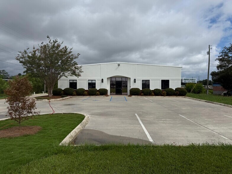 Primary Photo Of 101 Wilson Way, Calera Flex For Lease