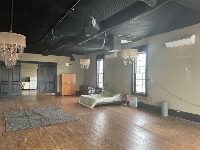 More Photos Of 100 E Hubbard St, Lindale Storefront For Sale