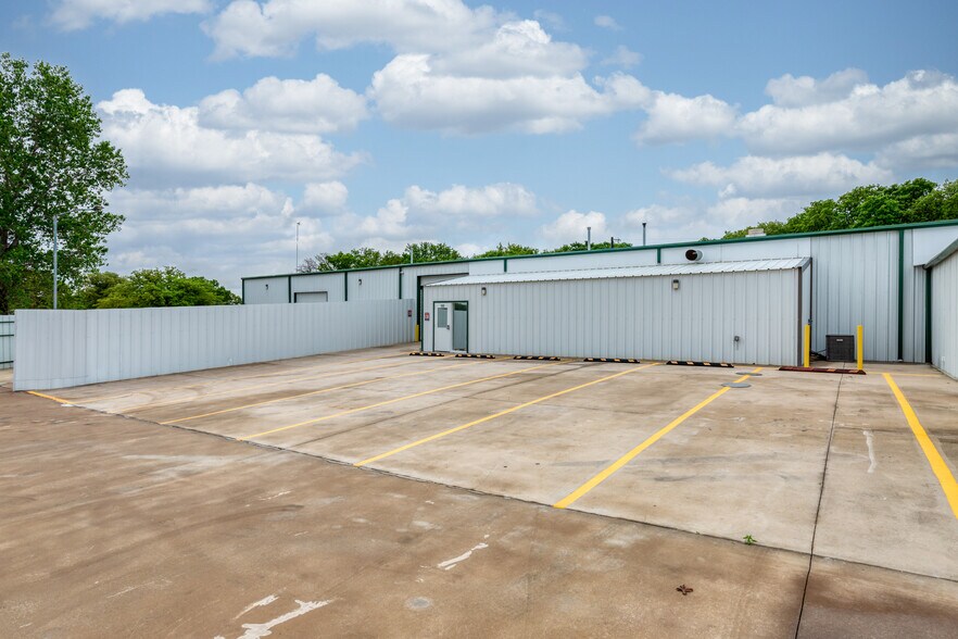 More Photos Of 3100 E Highway 199, Springtown Warehouse For Lease