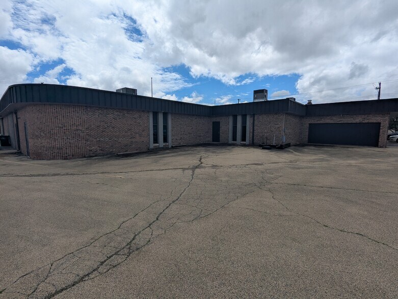 More Photos Of 123 N 15th St, Mattoon Office For Sale