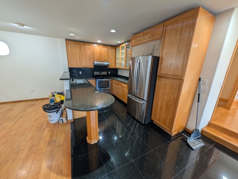 More Photos Of 1631 Liliha St, Honolulu Medical For Sale