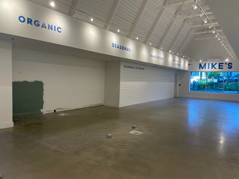 More Photos Of 600 E Putnam Ave, Cos Cob Freestanding For Lease