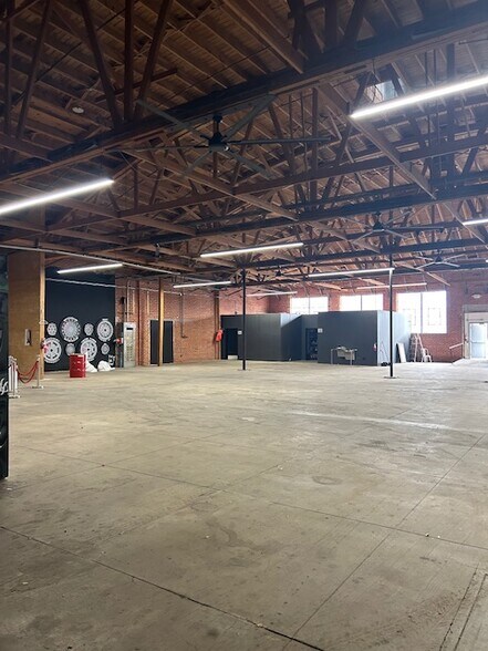 More Photos Of 615 S Anderson St, Los Angeles Manufacturing For Lease