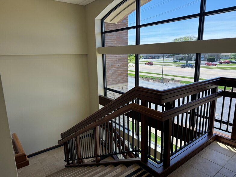 More Photos Of 109 Veterans Pky, Yorkville Office For Lease