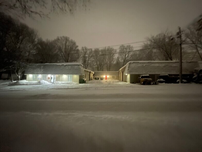 More Photos Of 21195 Minnetonka Blvd, Shorewood Manufacturing For Lease