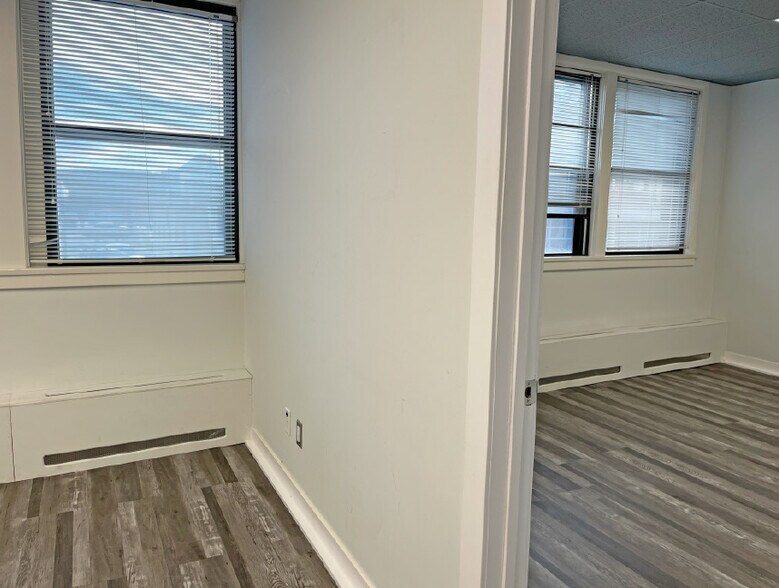 More Photos Of 122 17th Ave SE, Calgary Storefront Retail Office For Lease