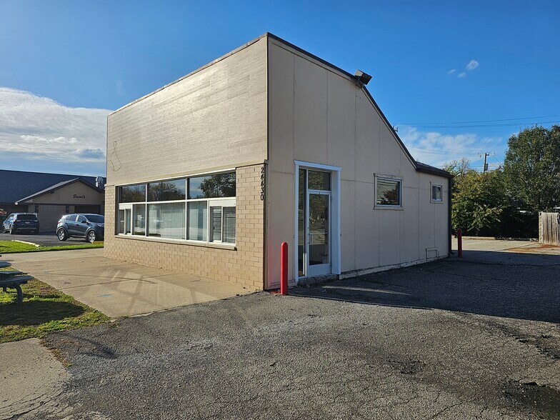 Primary Photo Of 24430 Eureka Rd, Taylor Fast Food For Sale