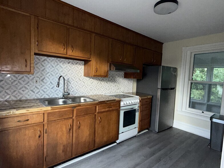 More Photos Of 1977 S 5th St, Allentown Office Residential For Sale