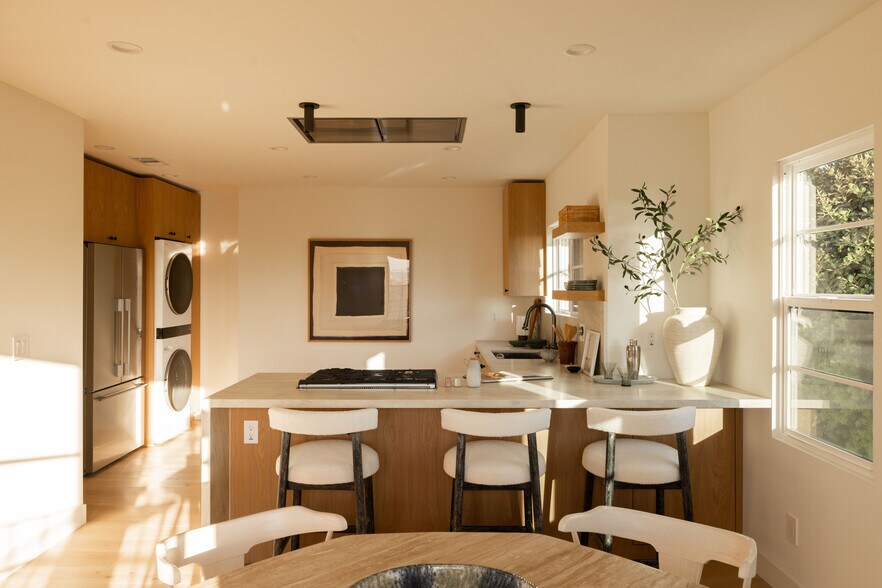 More Photos Of 1018 Manzanita St, Los Angeles Apartments For Sale