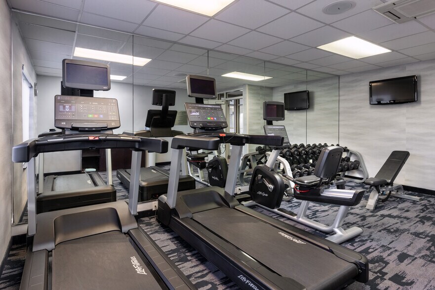 More Photos Of 809 Venture Dr, Smithfield Hotel For Sale