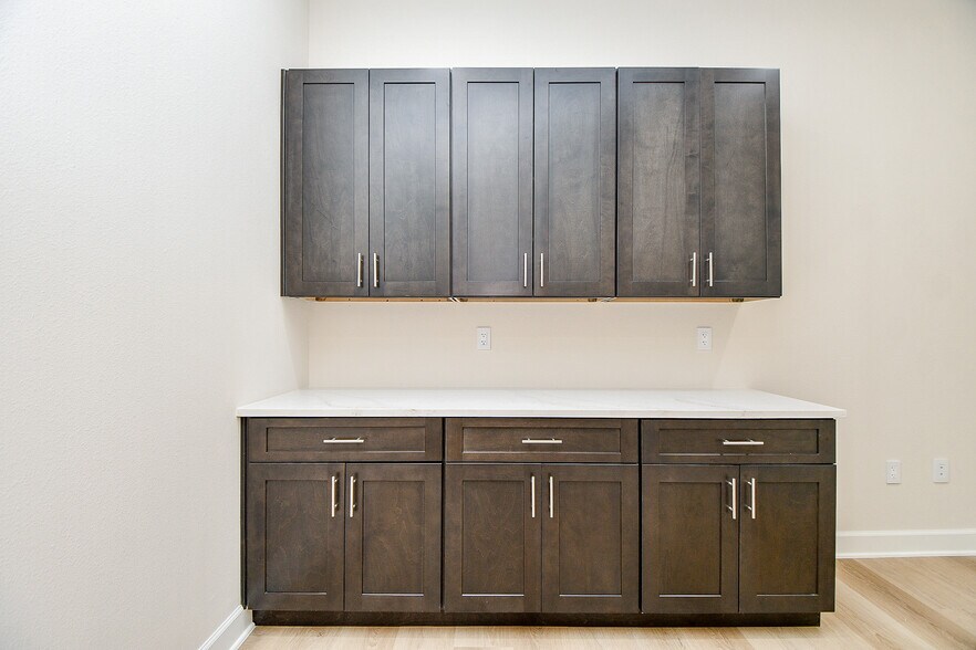 More Photos Of 1325 Main St, Katy Office For Lease