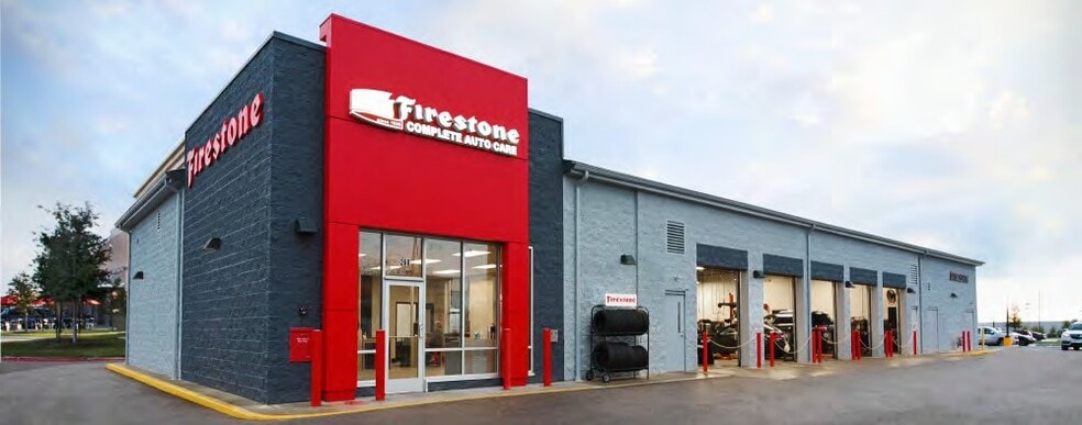 Primary Photo Of 104 S Maclay Ave, San Fernando Auto Repair For Lease