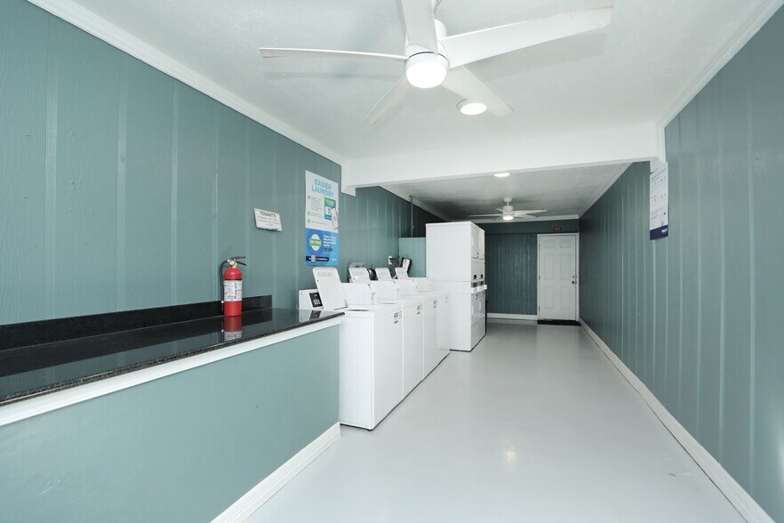 More Photos Of 1004 S Hill St, Alvin Apartments For Sale