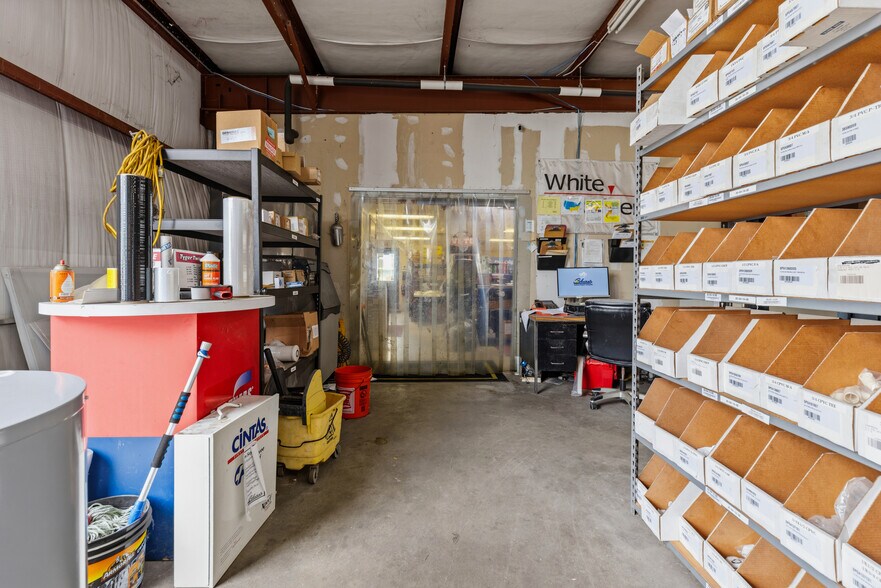 More Photos Of 705 Cedar Bayou Rd, Baytown General Retail For Lease