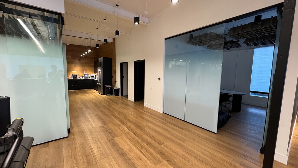 More Photos Of 401-405 W Foothill Blvd, Monrovia Freestanding For Sale