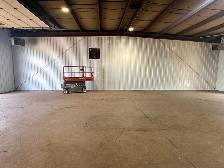 More Photos Of 24 W Potomac Pky, Williamsport Warehouse For Lease