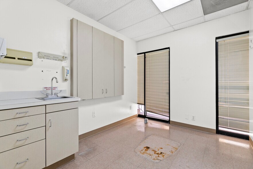 More Photos Of 1217 S Central Ave, Glendale Medical For Lease
