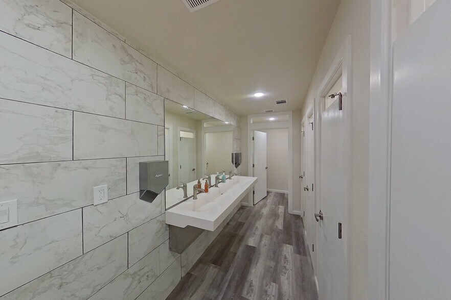 More Photos Of 26519 Oak Ridge Dr, Spring Storefront Retail Office For Sale