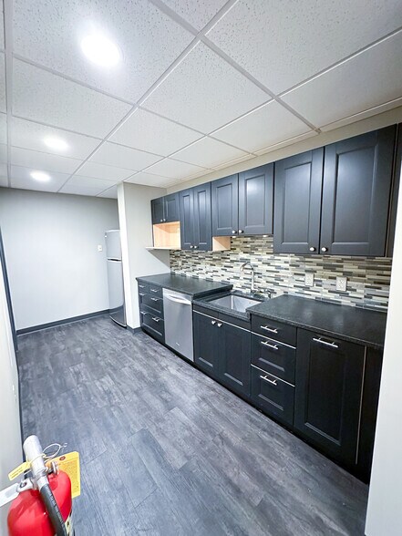 More Photos Of 8100 Ohio River Blvd, Emsworth Office For Lease