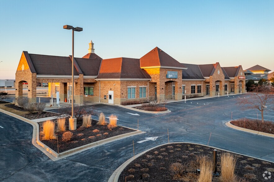 Primary Photo Of 1230 George Towne Dr, Pewaukee Freestanding For Lease
