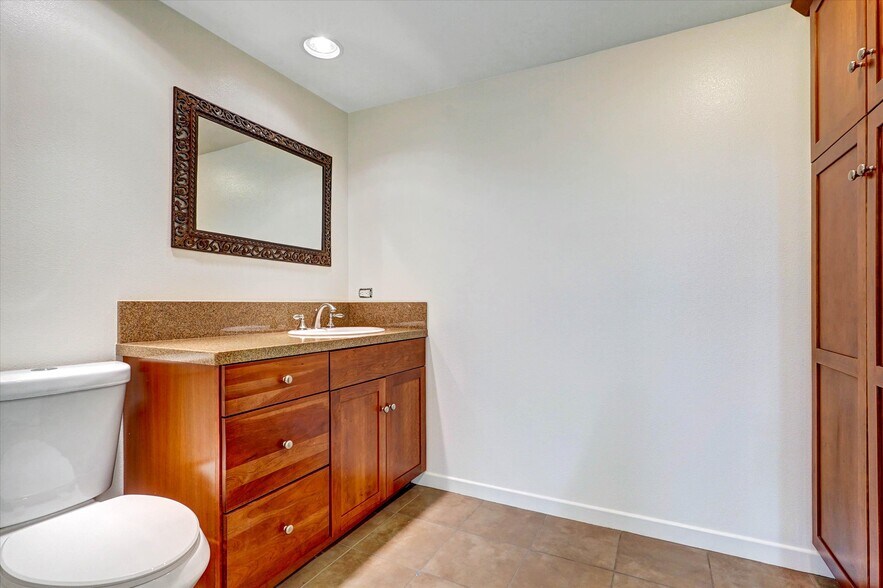 More Photos Of 7448 Deering Ave, Canoga Park Industrial For Sale