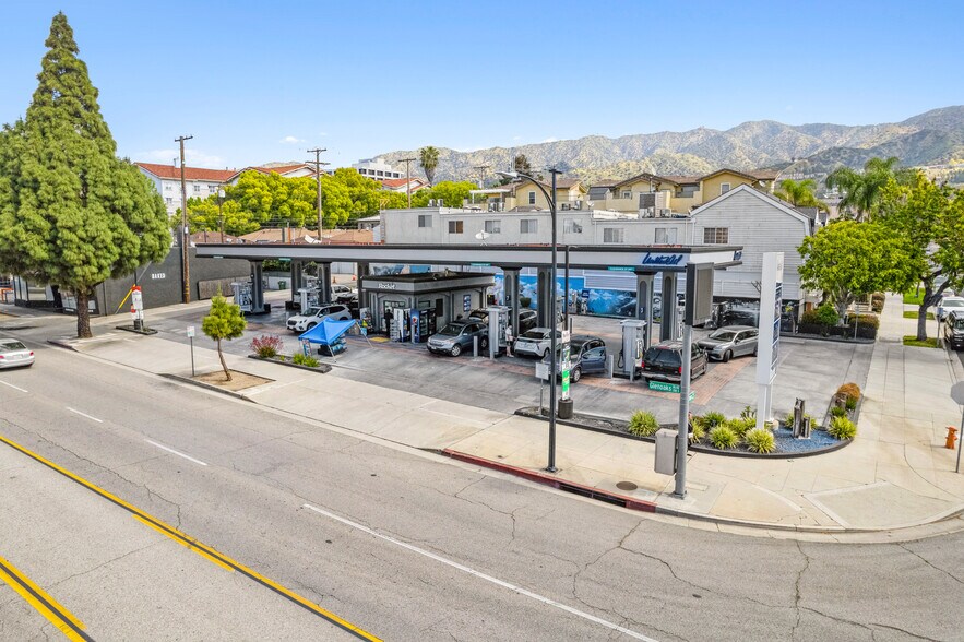 More Photos Of 250 S Glenoaks Blvd, Burbank Service Station For Sale