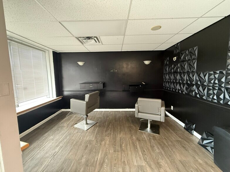 More Photos Of 2230 Pine Ave, Niagara Falls Office For Lease