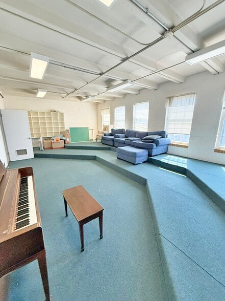 More Photos Of 84 Fairway Dr, Nashville Religious Facility For Lease