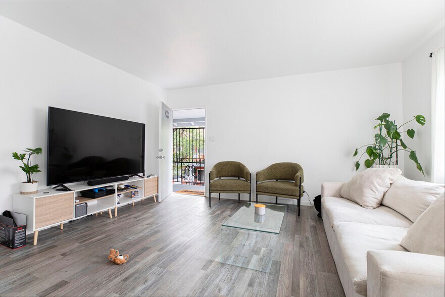 More Photos Of 13647 Leadwell St, Van Nuys Apartments For Sale